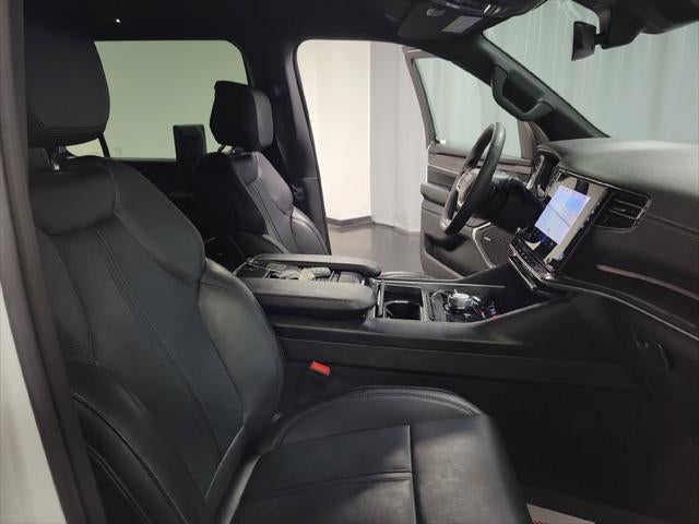 2023 Jeep Wagoneer L Base