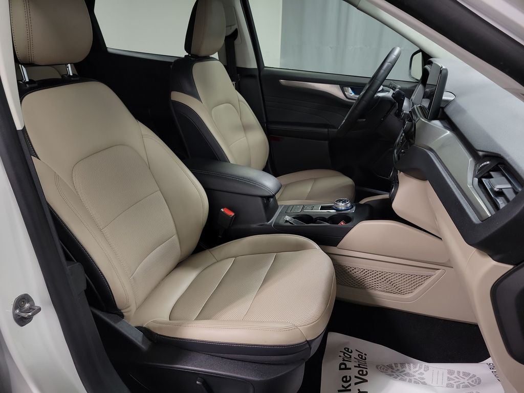 2022 Ford Escape Titanium Hybrid