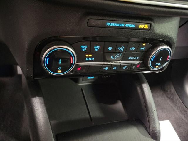 2022 Ford Escape Hybrid Titanium