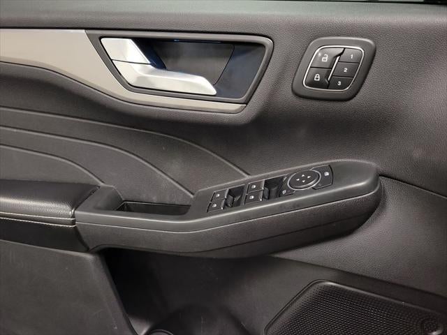 2022 Ford Escape Hybrid Titanium