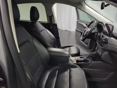 2022 Ford Escape Hybrid Titanium