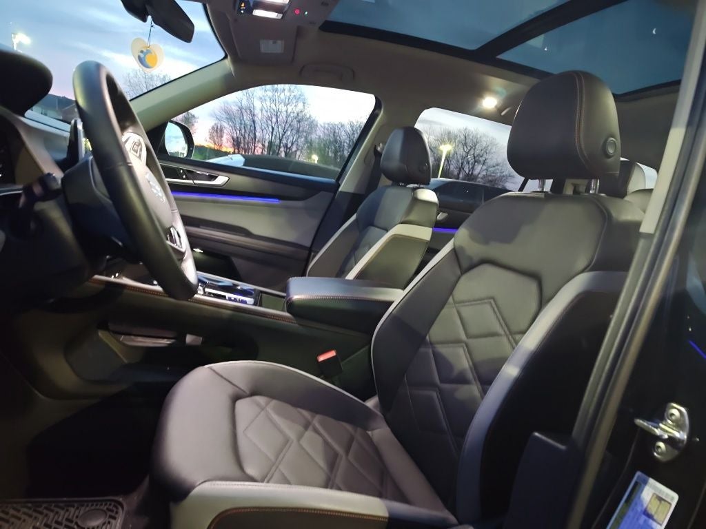 2024 Volkswagen Atlas 2.0T Peak Edition SE w/Technology