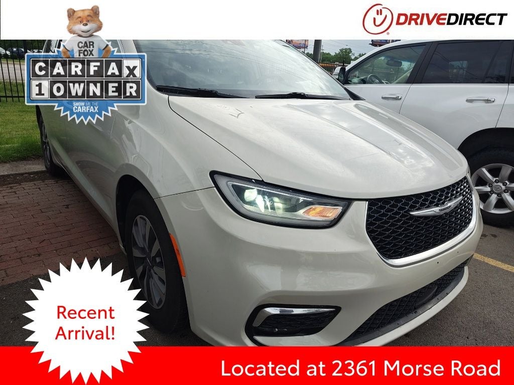 2021 Chrysler Pacifica Touring L's photo