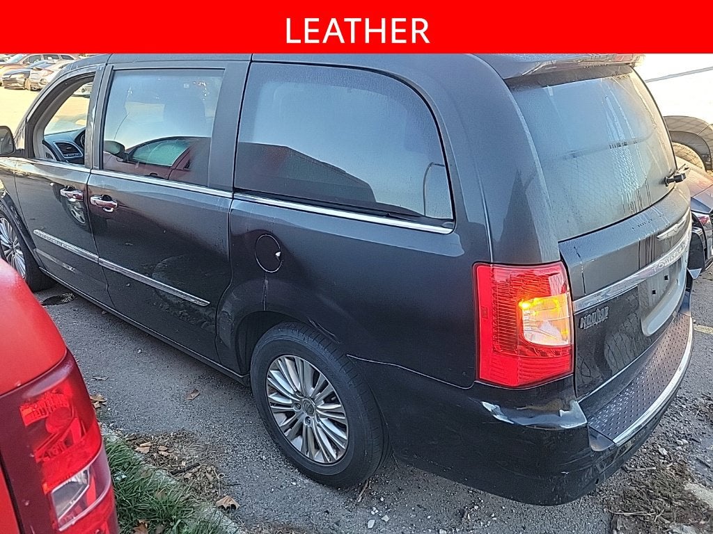 2013 Chrysler Town & Country Touring-L