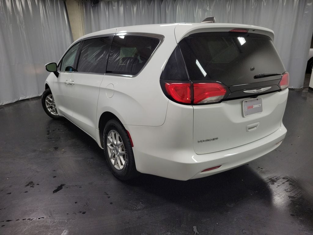2023 Chrysler Voyager LX
