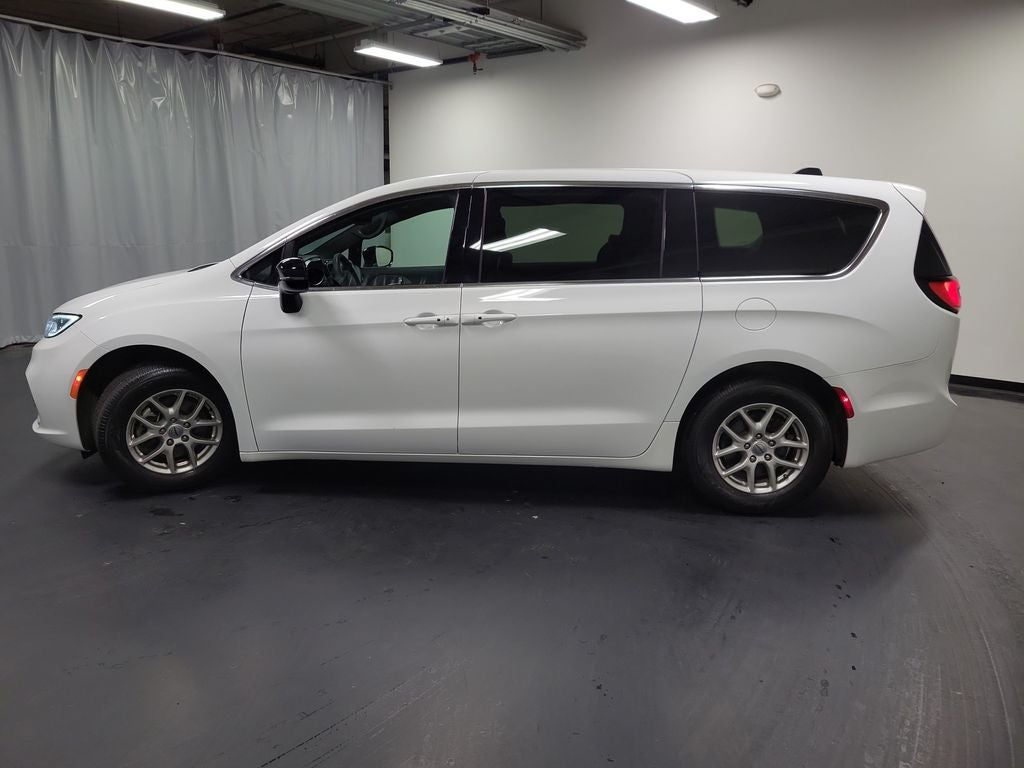 2024 Chrysler Pacifica Touring