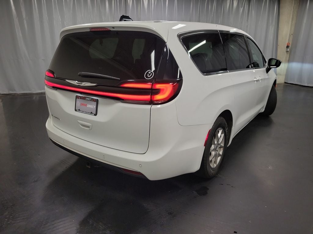 2024 Chrysler Pacifica Touring