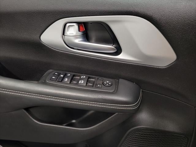 2024 Chrysler Pacifica Touring