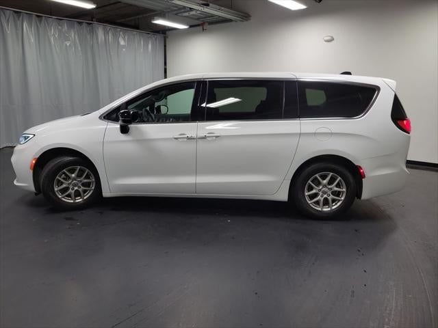 2024 Chrysler Pacifica Touring