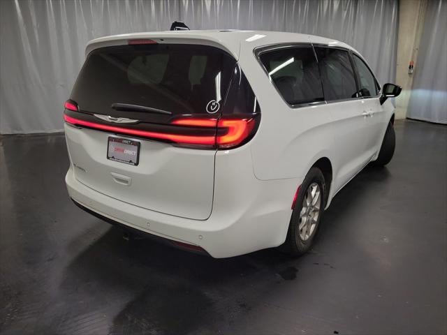 2024 Chrysler Pacifica Touring