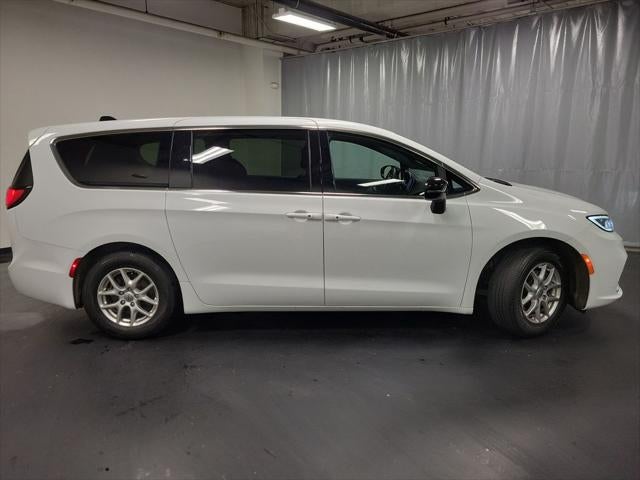 2024 Chrysler Pacifica Touring