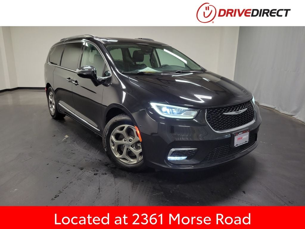 2023 Chrysler Pacifica Limited's photo