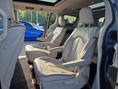 2017 Chrysler Pacifica Hybrid Platinum