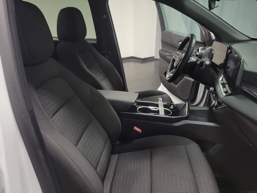 2025 Chevrolet Equinox LT - Photo 32