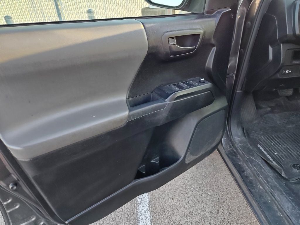 2017 Toyota Tacoma SR V6