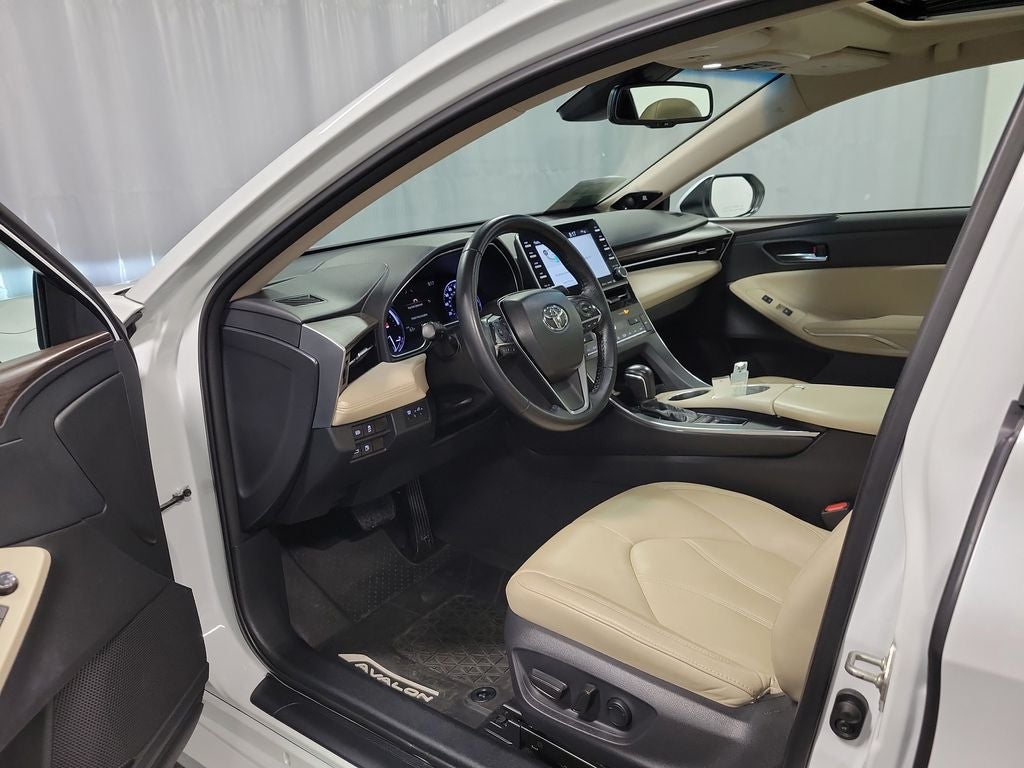 2020 Toyota Avalon Hybrid XLE Plus