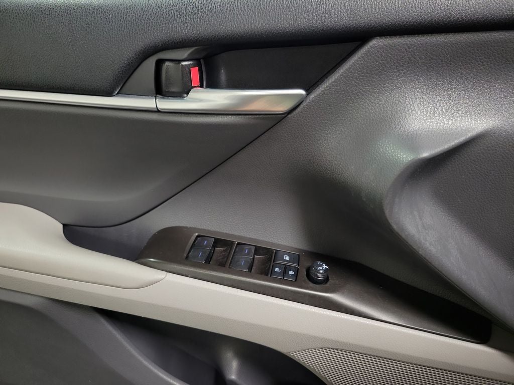2022 Toyota Camry Hybrid LE