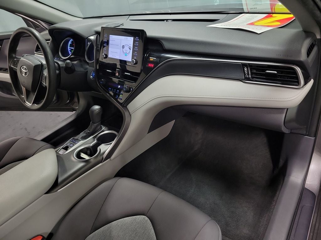 2022 Toyota Camry Hybrid LE