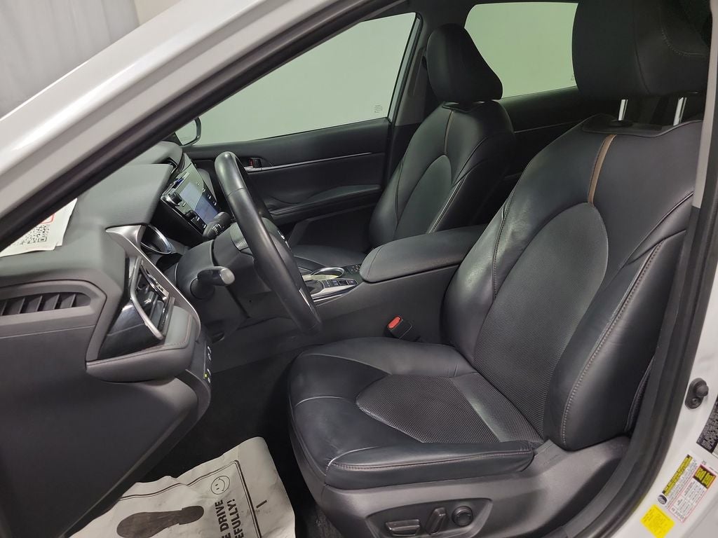 2020 Toyota Camry Hybrid XLE