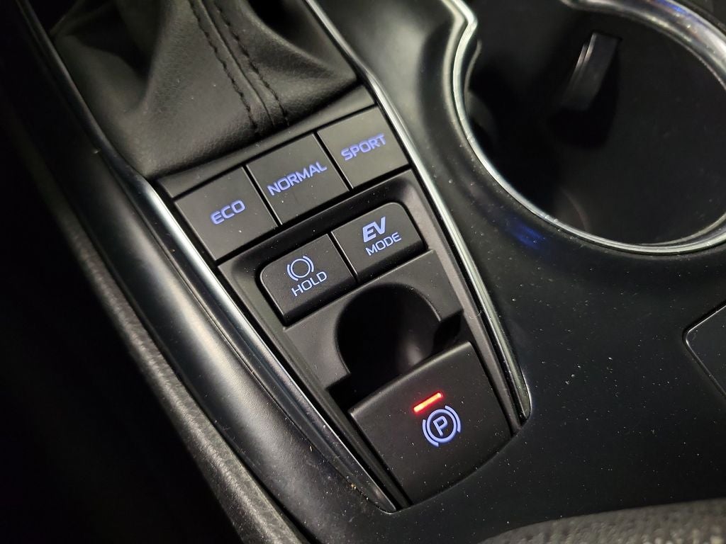 2020 Toyota Camry Hybrid XLE