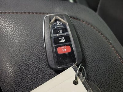 2020 Toyota Camry Hybrid XLE