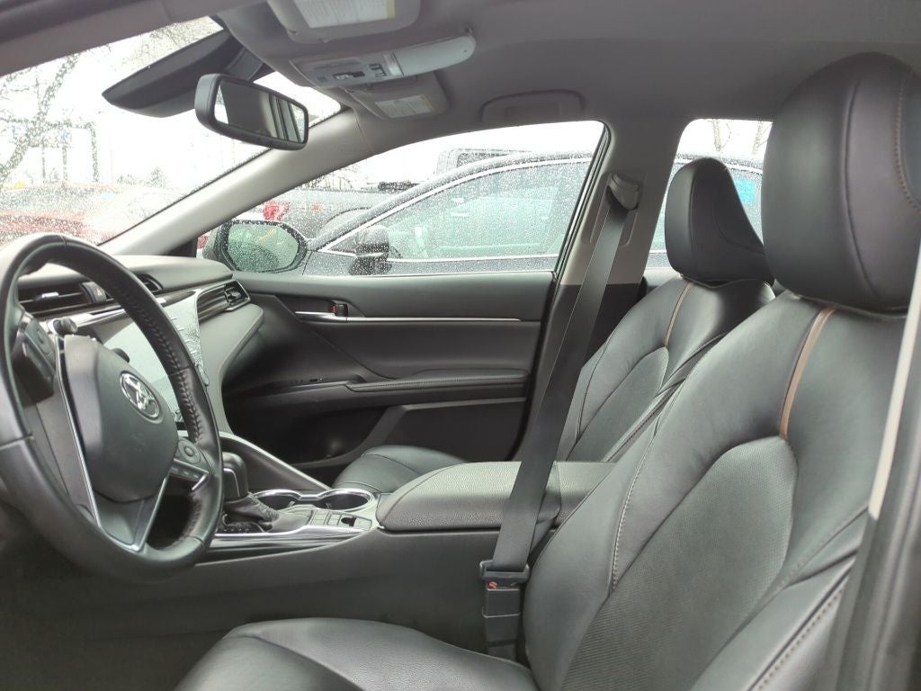 2020 Toyota Camry Hybrid XLE