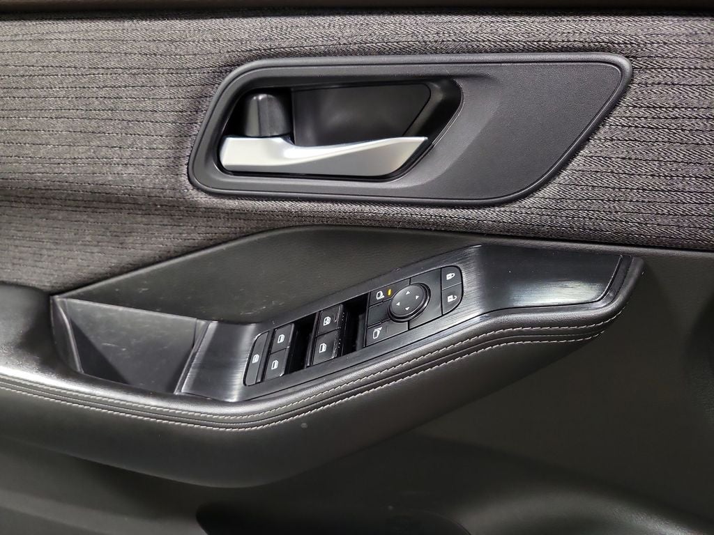 2023 Nissan Rogue SV - Photo 18