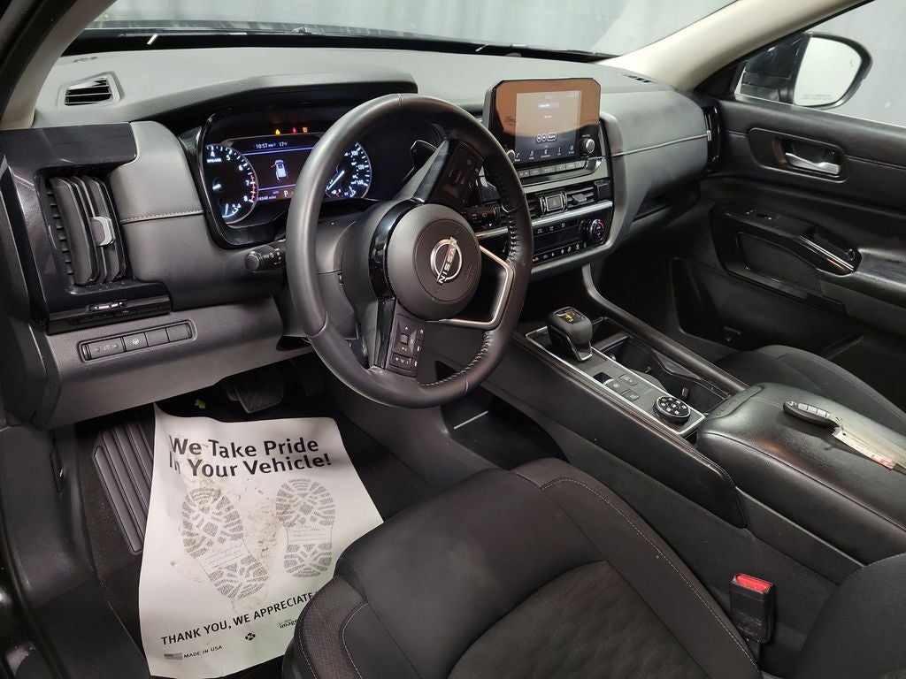 2022 Nissan Pathfinder SV