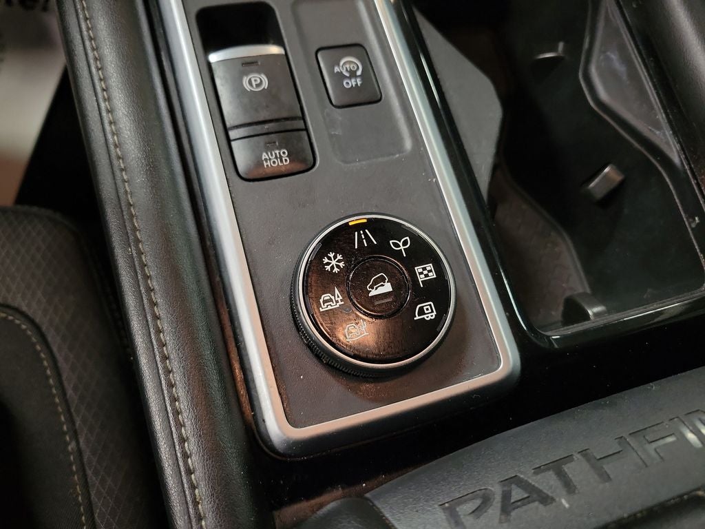 2022 Nissan Pathfinder SV