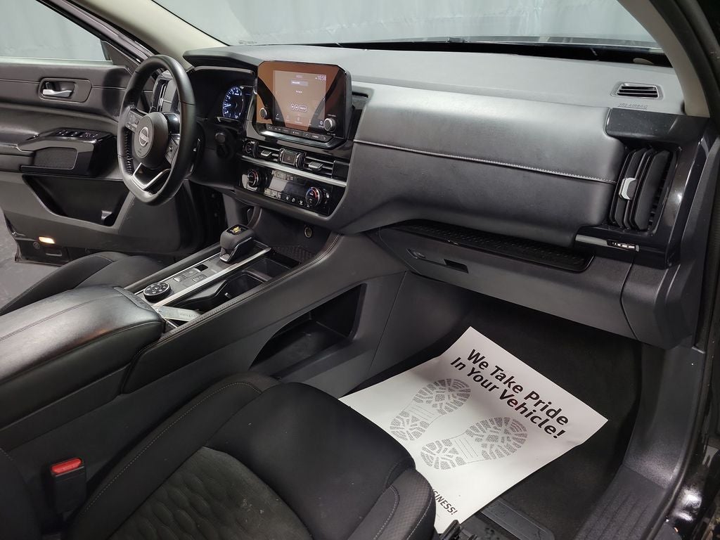 2022 Nissan Pathfinder SV