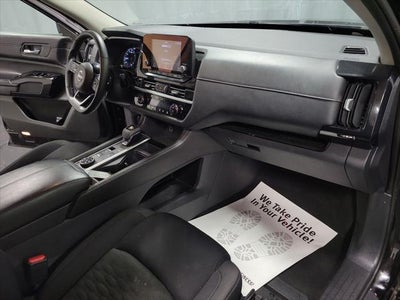 2022 Nissan Pathfinder SV