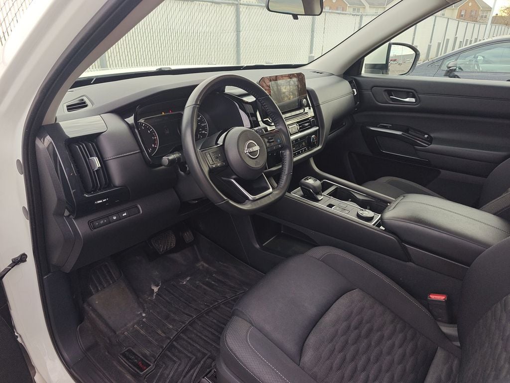 2022 Nissan Pathfinder SV