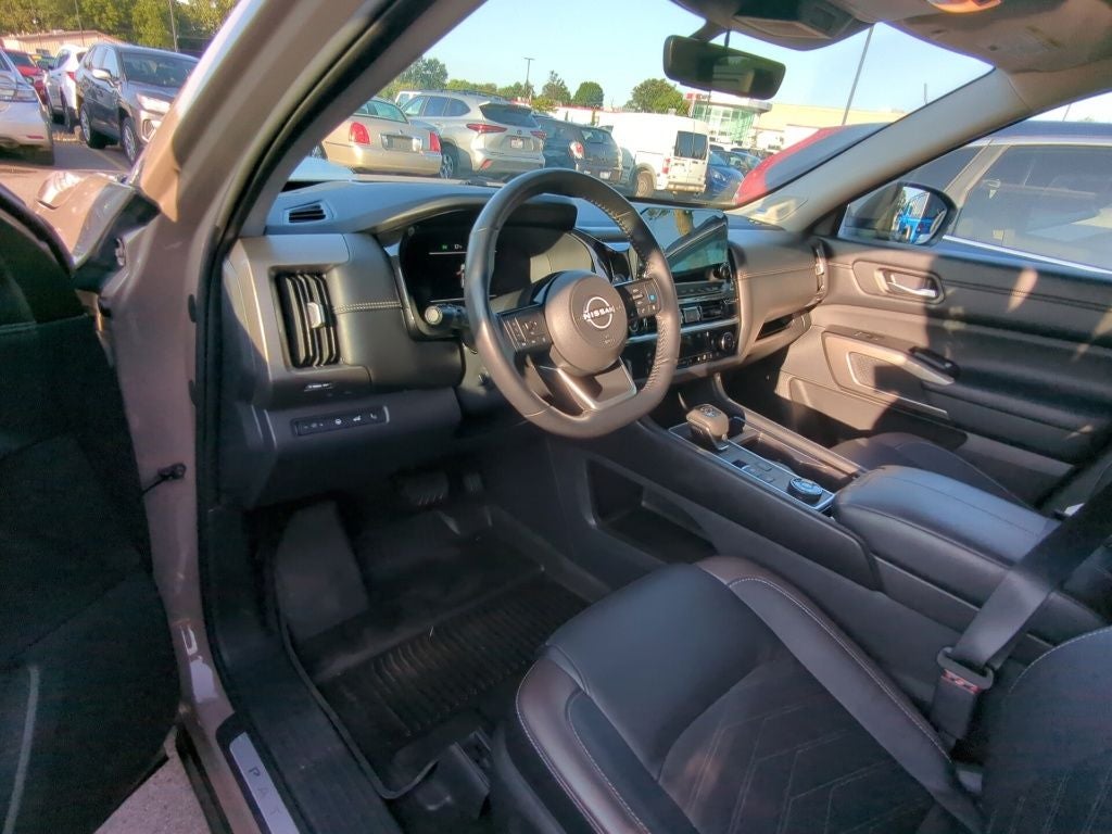 2023 Nissan Pathfinder Platinum