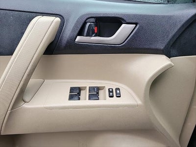 2011 Toyota Highlander Base
