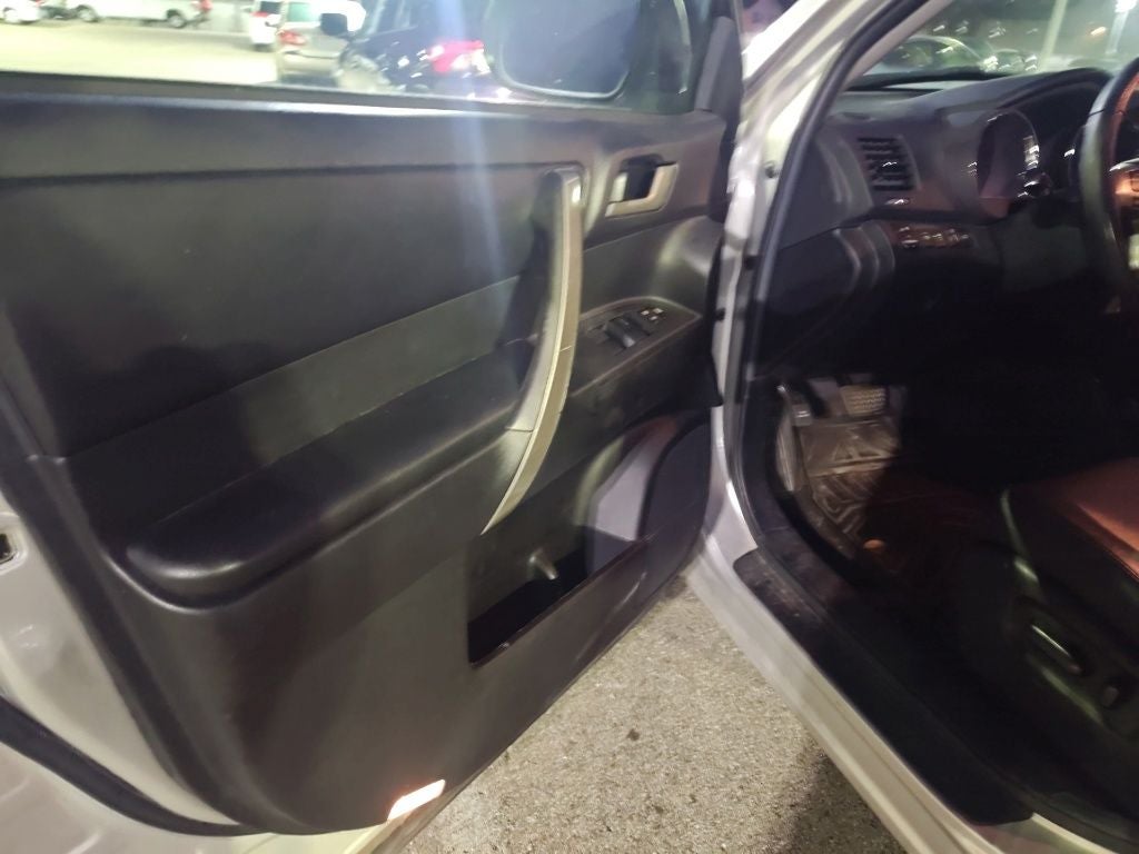 2012 Toyota Highlander SE