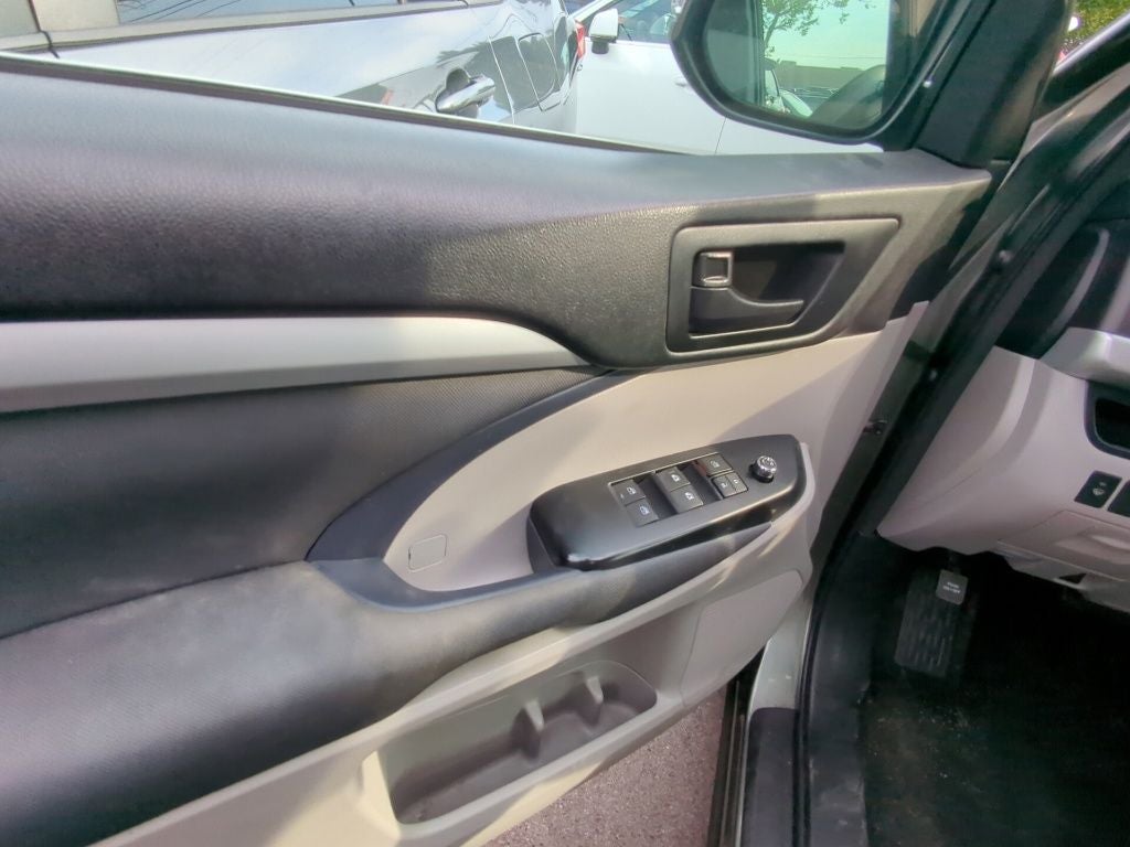 2015 Toyota Highlander LE V6