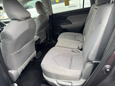2022 Toyota Highlander LE
