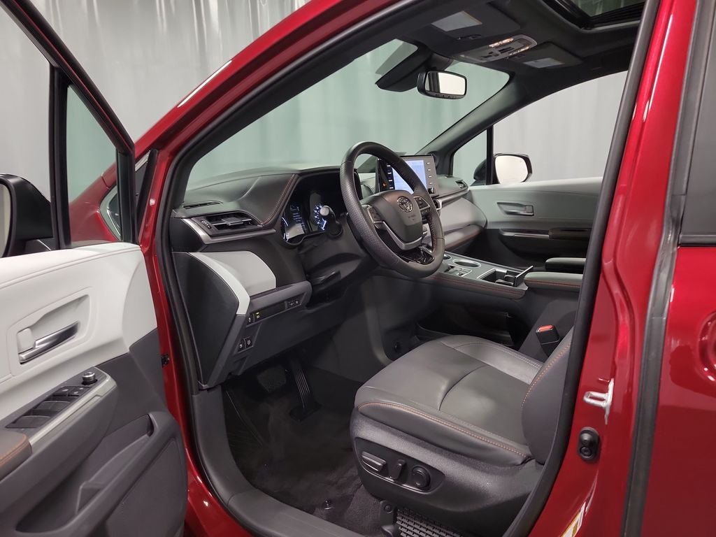 2023 Toyota Sienna XSE 7 Passenger