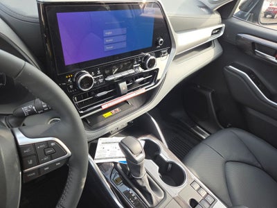 2026 Toyota Highlander Hybrid Platinum