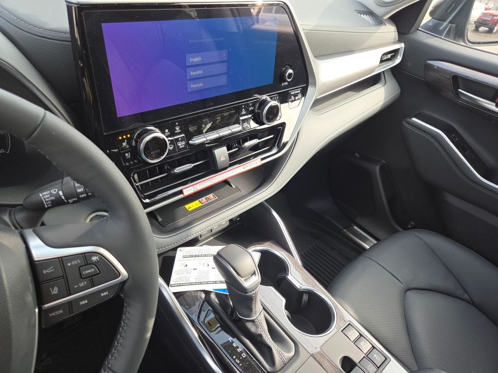 2026 Toyota Highlander Hybrid Platinum