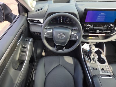 2026 Toyota Highlander Hybrid Platinum