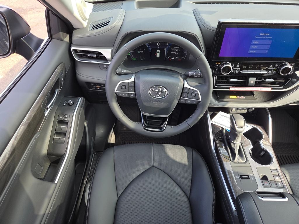 2026 Toyota Highlander Hybrid Platinum