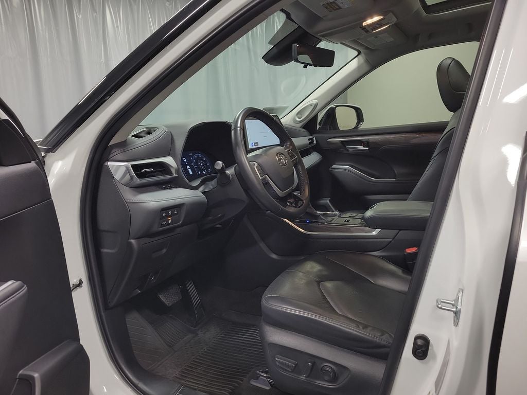 2023 Toyota Highlander Hybrid Platinum