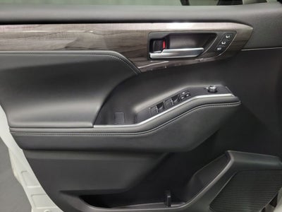 2023 Toyota Highlander Hybrid Platinum
