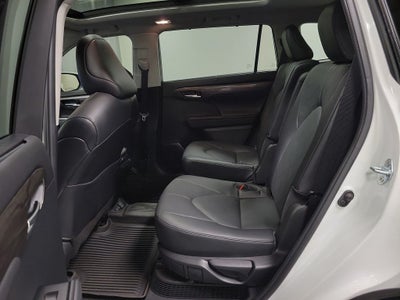 2023 Toyota Highlander Hybrid Platinum