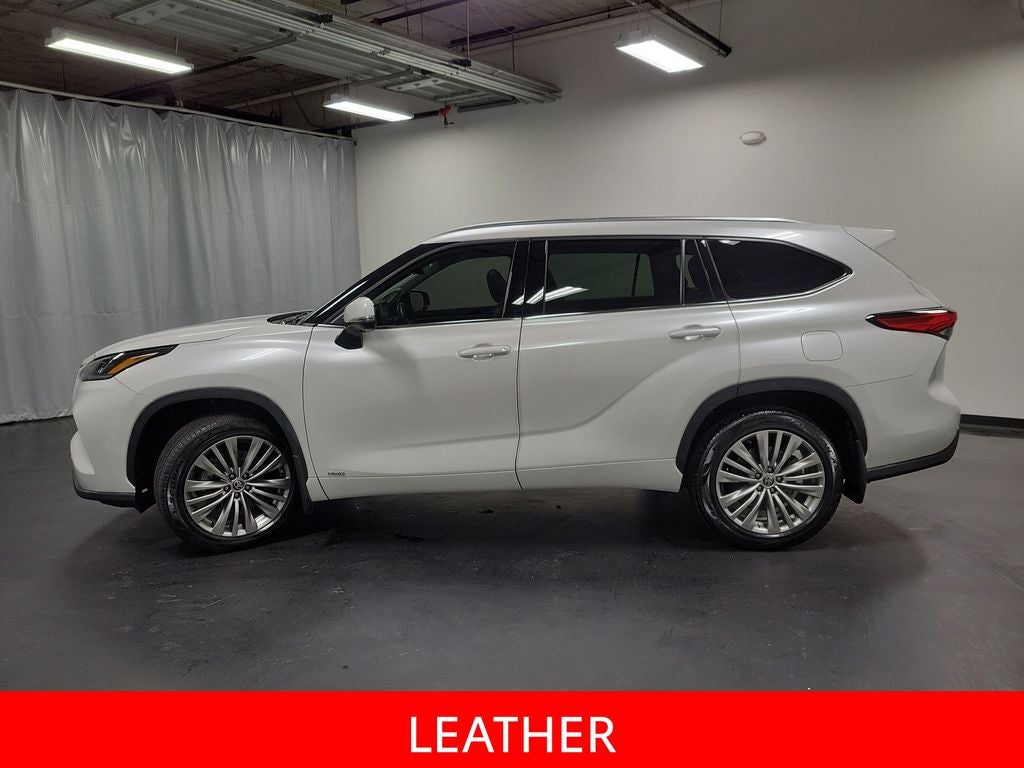 2023 Toyota Highlander Hybrid Platinum