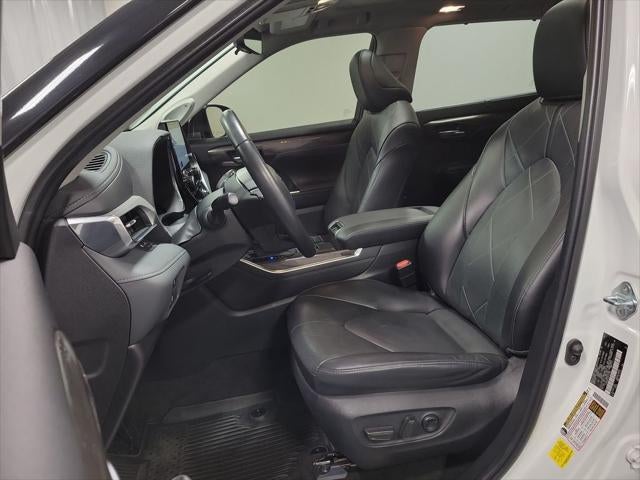 2023 Toyota Highlander Hybrid Platinum