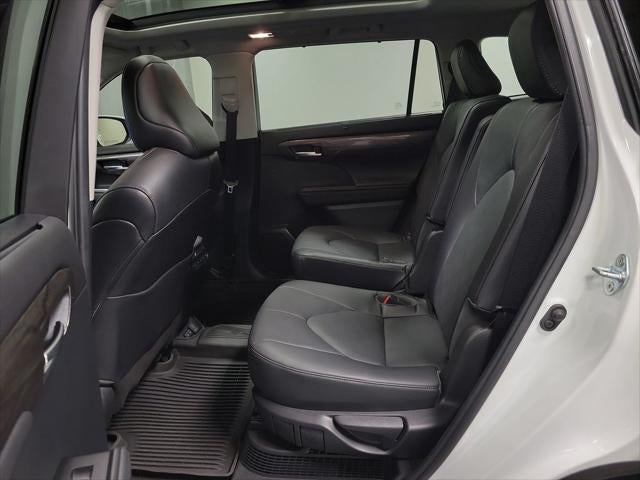2023 Toyota Highlander Hybrid Platinum