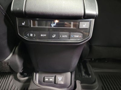 2023 Toyota Highlander Hybrid Platinum