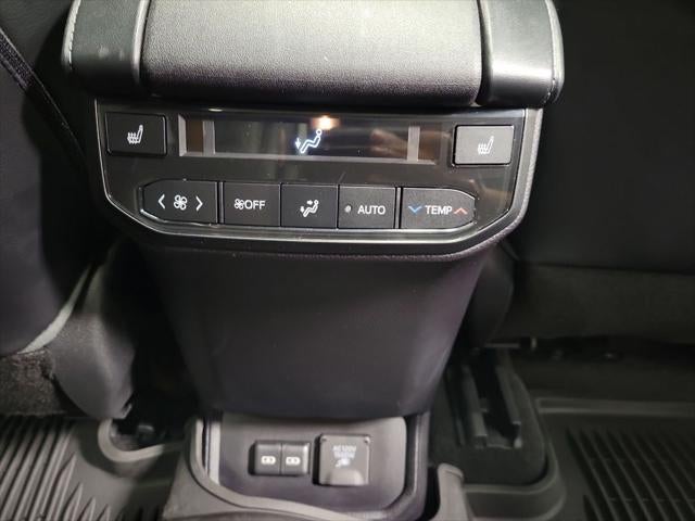 2023 Toyota Highlander Hybrid Platinum